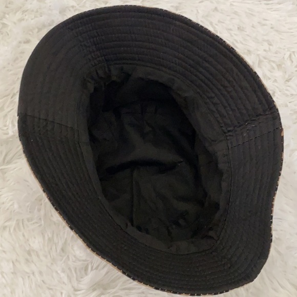 NWOT Cheetah and black reversible bucket hat - Picture 2 of 4